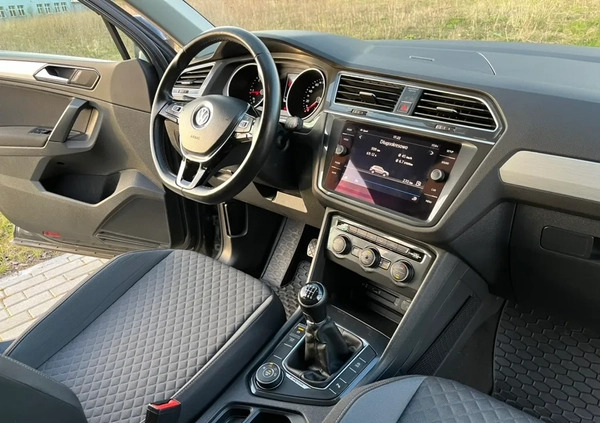 Volkswagen Tiguan cena 90900 przebieg: 98226, rok produkcji 2018 z Orzesze małe 781